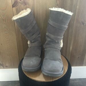 Ugg Maddi Charcoal Grey Kids size 6 Adult W size 7